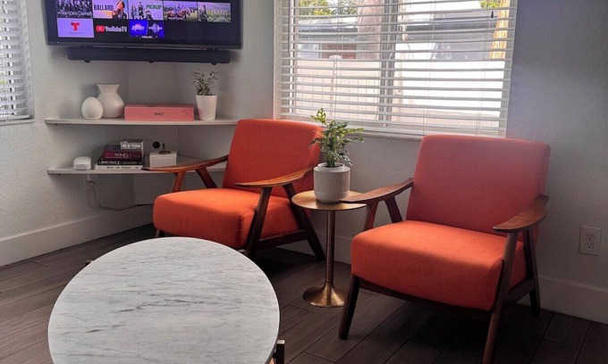 North Hyde Park House | South Tampa Home | Central, Pet-Friendly & Comfy