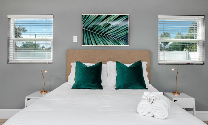 North Hyde Park House | South Tampa Retreat| Ideal Location | Pet Friendly