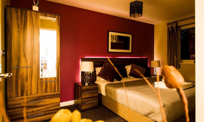 Southampton City Centre Apartment | Southampton Central Apartments | King size bed