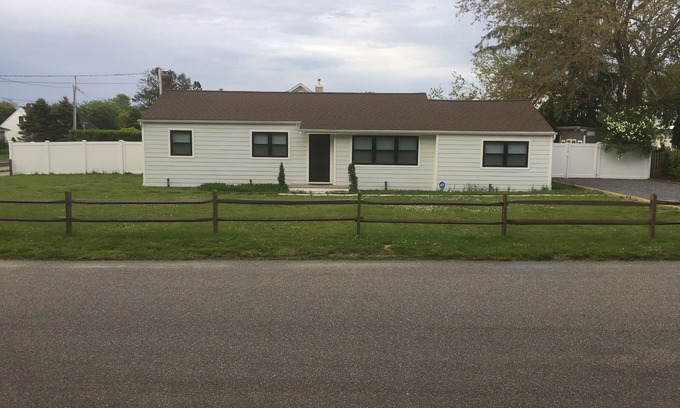 Shinnecock Hills House | Southampton - Walk to water/10 min drive to area beaches and Southampton Village