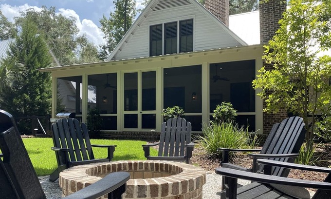 Palmetto Bluff Cottage | Southern Charm!! Lovely Tennis Cottage Includes Golf Cart and Bikes!!
