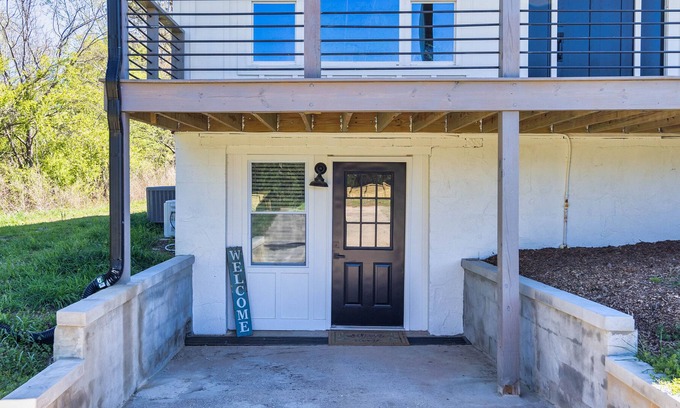 Dacula House | Southern Charm Retreat - Beautiful Views!