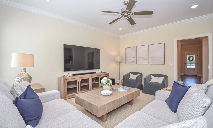 Auburn - Opelika Condo | Southern Charmer in Auburn, condo sleeps 8! Comes w/gameday parking pass!