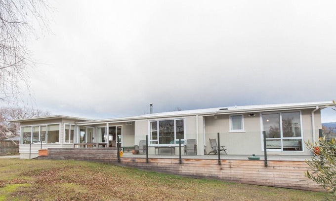 Wanaka Cottage | Southern Lakes Base - Wanaka Holiday Home