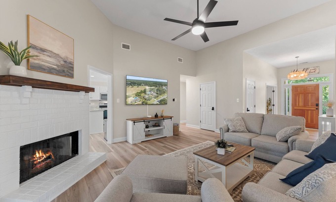 Rincon House | Southern Oaks Retreat - Theater, Game Room, Putting Green, Office, Massage Chair