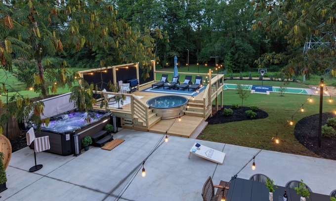 Berea House | Southern Retreat Pool, Hot Tub & Games Near DT