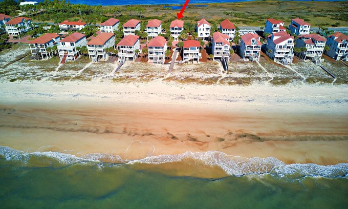 East End House | Southern Star - Across Street From Beach, Bay Views. Community Pool!