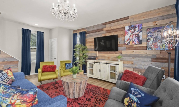 Oxford House | Southern Style Home! 4 Luxe K Suites+Shuttle POOL!