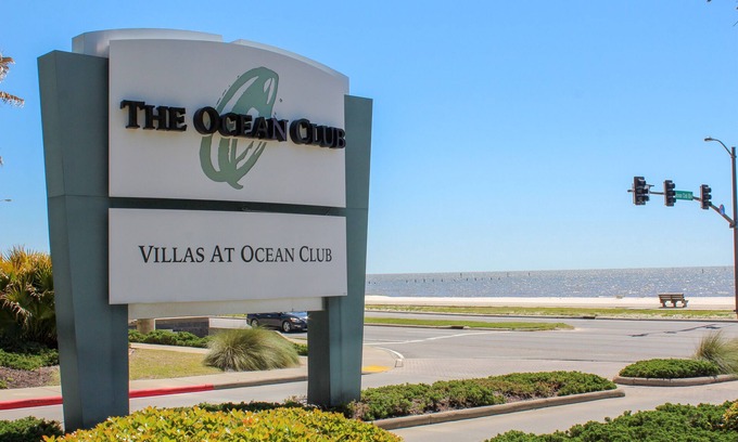 Biloxi Condo | Southern Vacationing at it's finest!
