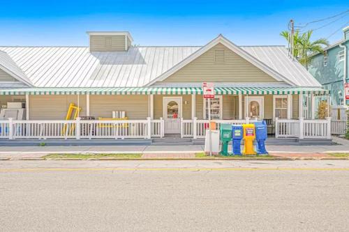 Uptown - Upper Duval House | Southernmost Sanctuary All