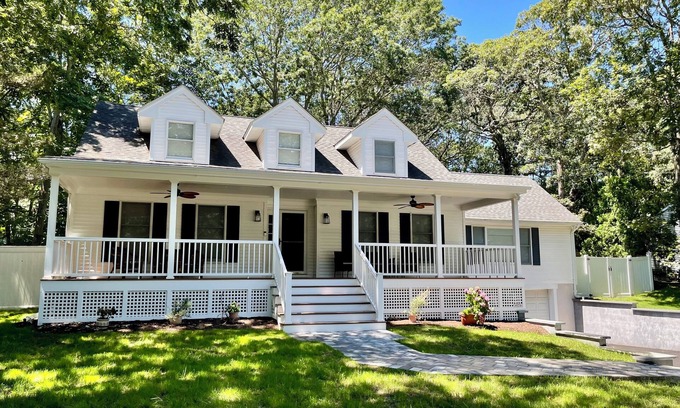 Southold House | Southold, NY- Heart of North Fork Wine Country and Minutes From The Beach