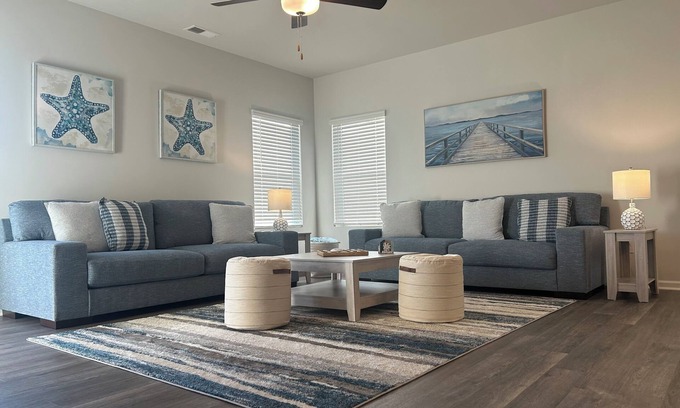 Southport House | Southport ~Coastal Charm~3 Miles to Oak Island Beach~Close to Fishing & Golf