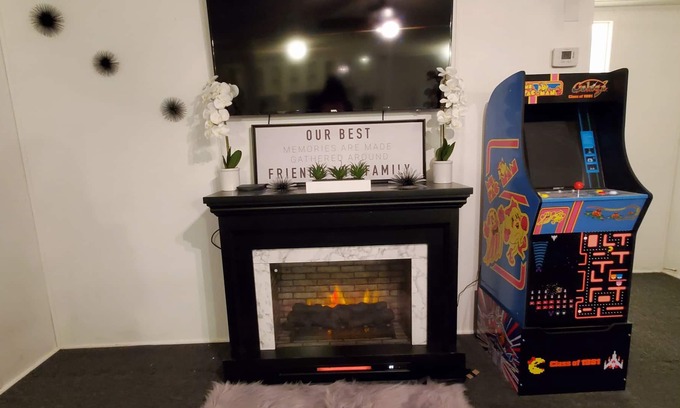 West Newton House | SOUTHWEST COMFORT CLOSE TO AIRPORT!