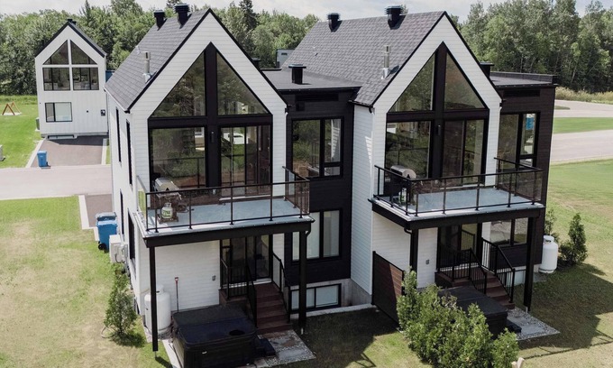 Beaupre Ski Chalet | Spa and Mountain - Villas Perspective - Alphonse