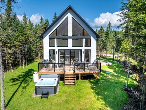 Shannon Ski Chalet | Spa and Pool Table - Chalet Ayoka