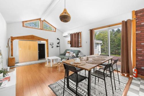 Chateau-Richer Ski Chalet | Spa and River - Le Petit Cocon