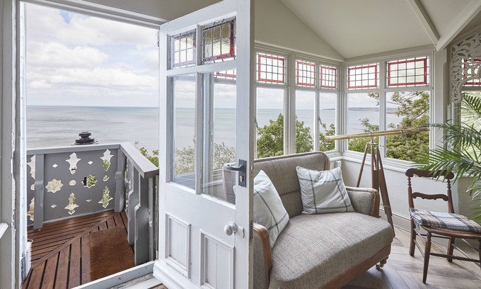 Scarborough City Centre Ski Chalet | Spa Chalet Stunning Sea Views. Pool Sauna Gym with "The finest views in England"