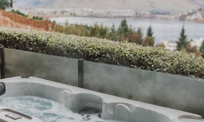 Queenstown Condo | Spa Retreat Lake & Mountain Views - Goldrush Peak