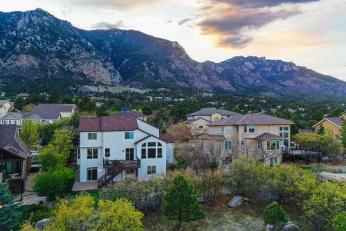 Southwest Colorado Springs House | Space Command A plus Views BBQ Games Prime Location