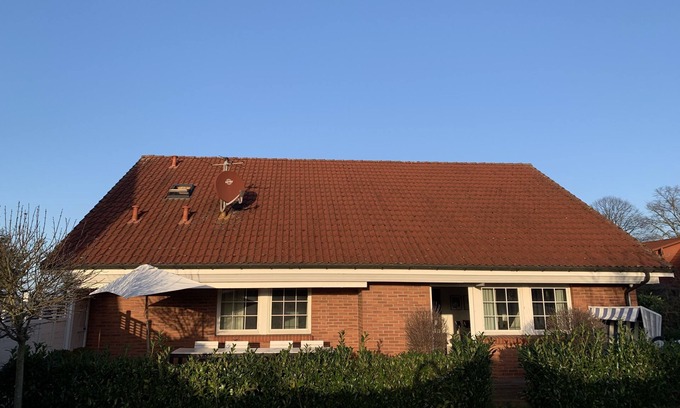 Bastorf House | Space for up to 10 connoisseurs! Large vacation home "Bootshaus" - lovingly coordinated furnishings and colors - XL south-facing terrace - fenced garden