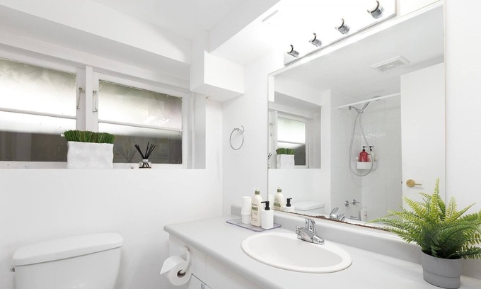 Lynn Valley House | Spacious 2 Bedroom Private Basement 1 Minute Walking Distance From Lynn Canyon Trails