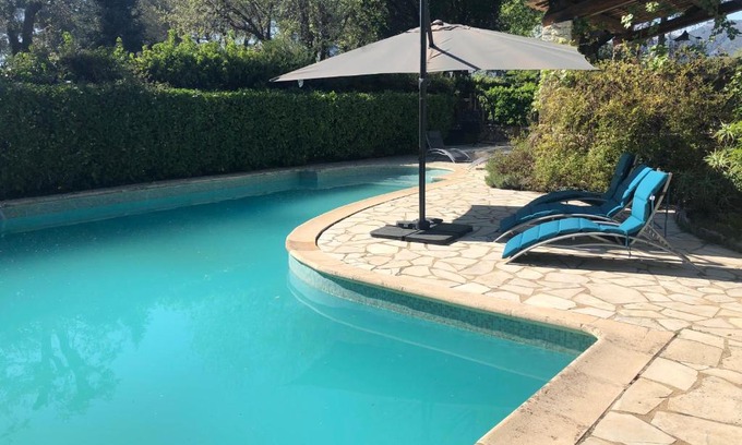 Roquefort-les-Pins Villa | Spacieuse villa provençale au calme absolu.