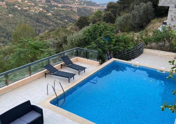 Nice Villa | Spacieuse Villa Niçoise au calme avec piscine
