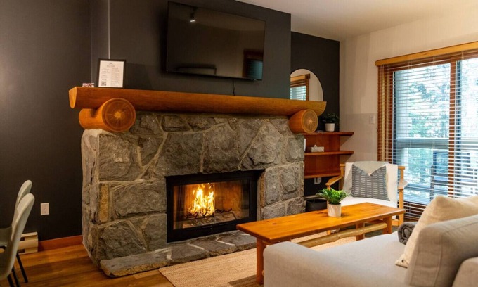 Nordic Estates House | Spacious 1.5BR: 5 min to Village with Private Hot tub & Pool!