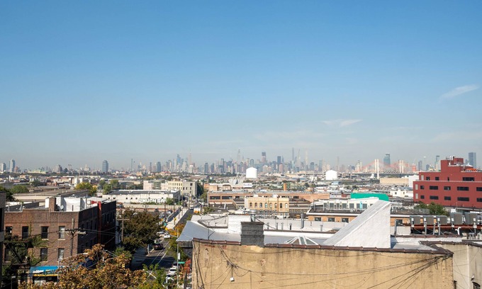 Queens Apartment | Spacious 1 Bed - 25min from the city, insane views