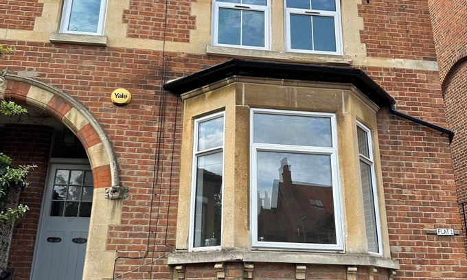 Oxford Apartment | Spacious 1 Bedroom Apartment in the Centre of Oxford With Free Parking