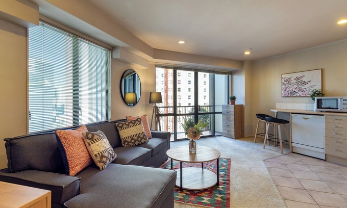 Grafton Apartment | Spacious 1-bedroom unit in CBD with free parking