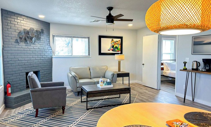 Central Oklahoma City Apartment | Spacious 1BR | $1550/month #41B | Kitchenette + Queen Bed