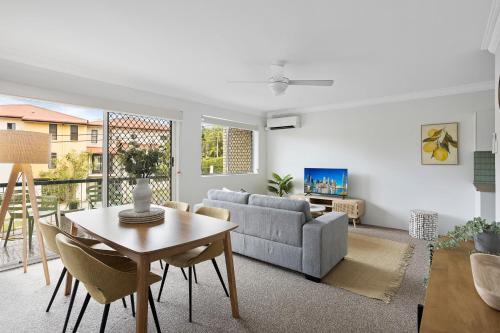 Kelvin Grove Apartment | Spacious 2-Bed Apartment Near City Centre