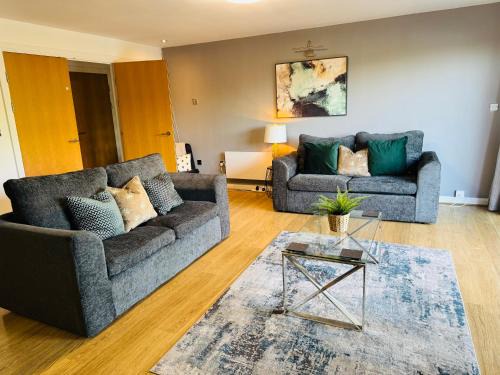 Century Wharf Apartment | Spacious 2 Bed Perfect for City Centre & Bay, Pool, Gym