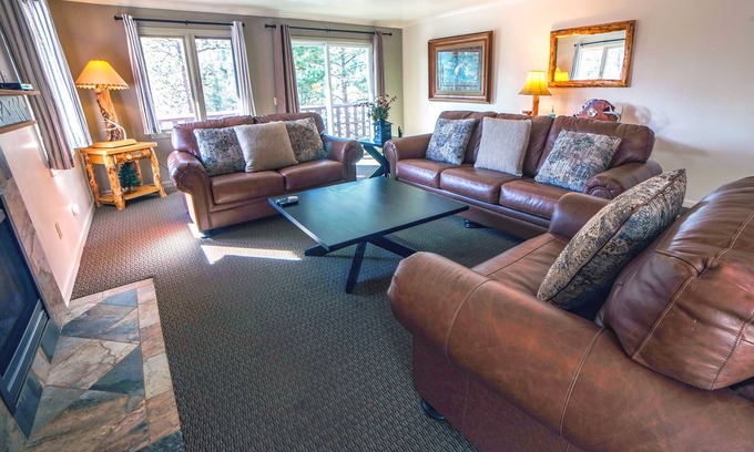 Estes Park Condo | Spacious 2 bedroom 2 bath condo with personal hot tub