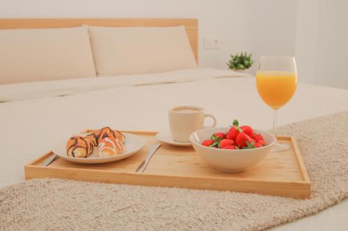 Doctor Barraquer-Grupo Renfe-Policlinico Apartment | Spacious 2-Bedroom Apartment - Walk to Isla Mágica - AC - Premium Bed