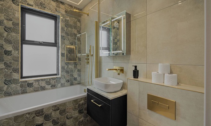 Enfield Highway Condo | Spacious 2-bedroom condo - Sleeps 5 - Free WiFi - Free Parking