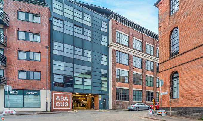 Bordesley Apartment | Spacious 2-Bedroom Flat in Birmingham – Ideal for Long-Term Stays