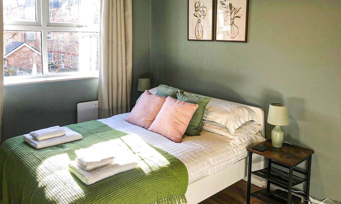 Oxford Apartment | Spacious 2 Bedroom Flat with Free Parking