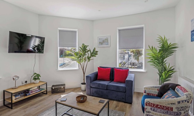 Old Trafford Apartment | Spacious 2 Bedroom Apartment in Saltash