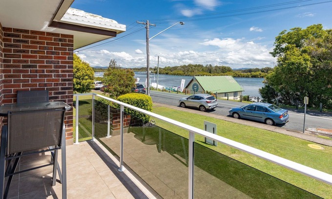 Forster Apartment | Spacious 2 Bedroom unit on the edge of Wallis Lake.