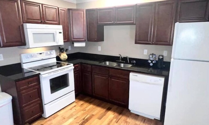 Guntersville House | Spacious 2 Bedroom Townhouse Near Lake