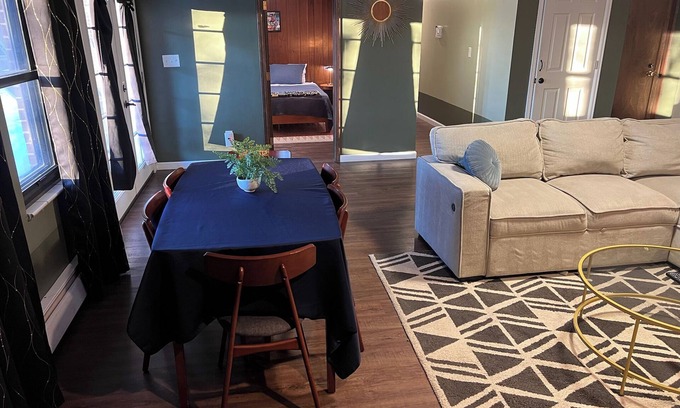 Sable Altura Chambers House | Spacious, 2 BR, Aurora guest suite with Rocky Mountain views.