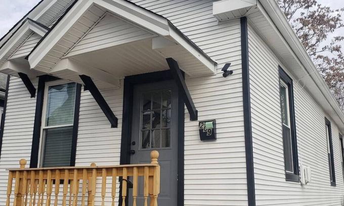 Ludlow House | Spacious 2 BR home minutes from Downtown Cincy!