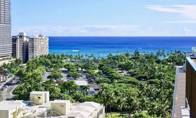 Waikiki Condo | Spacious 2bd/2br with ocean and panoramic views!