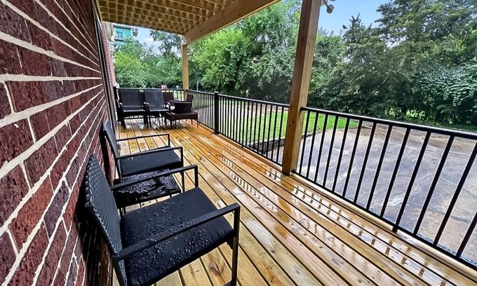 Oakley House | Spacious 2bd/2bth/2cargrg single lvl in Oakley