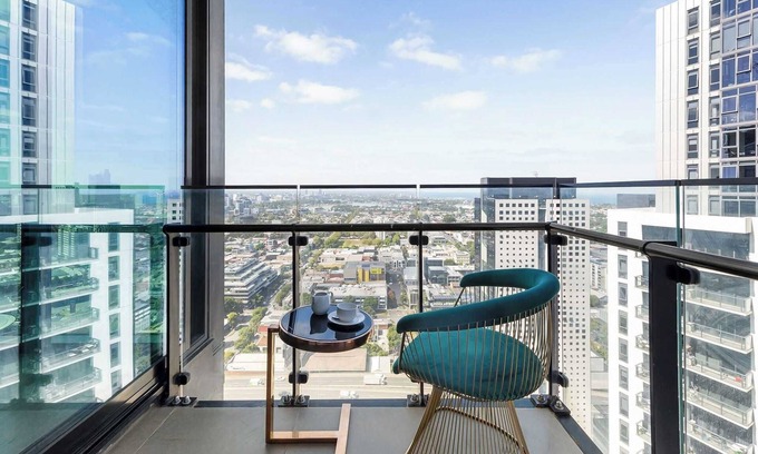 Southbank Apartment | Spacious 2BR City Apt, Panoramic Views & Parking