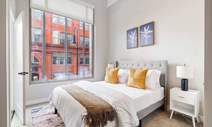 Downtown Cincinnati Apartment | Spacious 2BR CozySuites | OTR Downtown #08