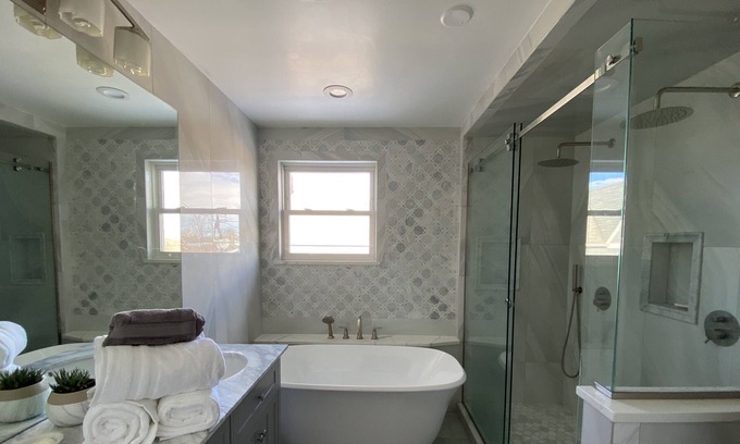College View House | Spacious 2BR Home - 15 mins to Downtown & Red Rocks!