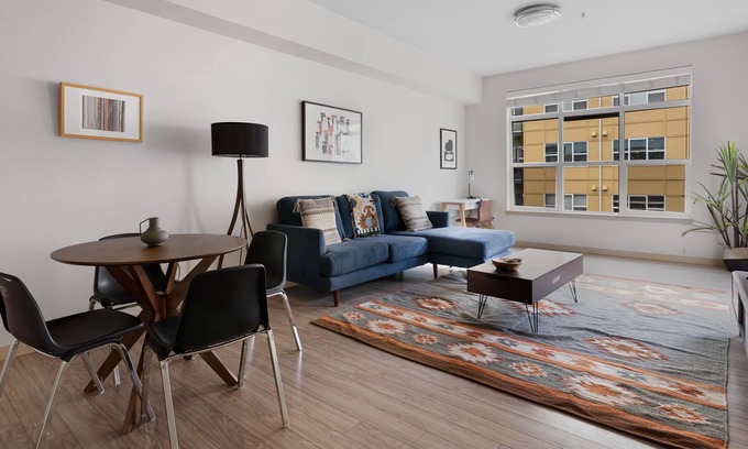 Bothell Apartment | Spacious 2BR in Bothell with Onsite Amenities
